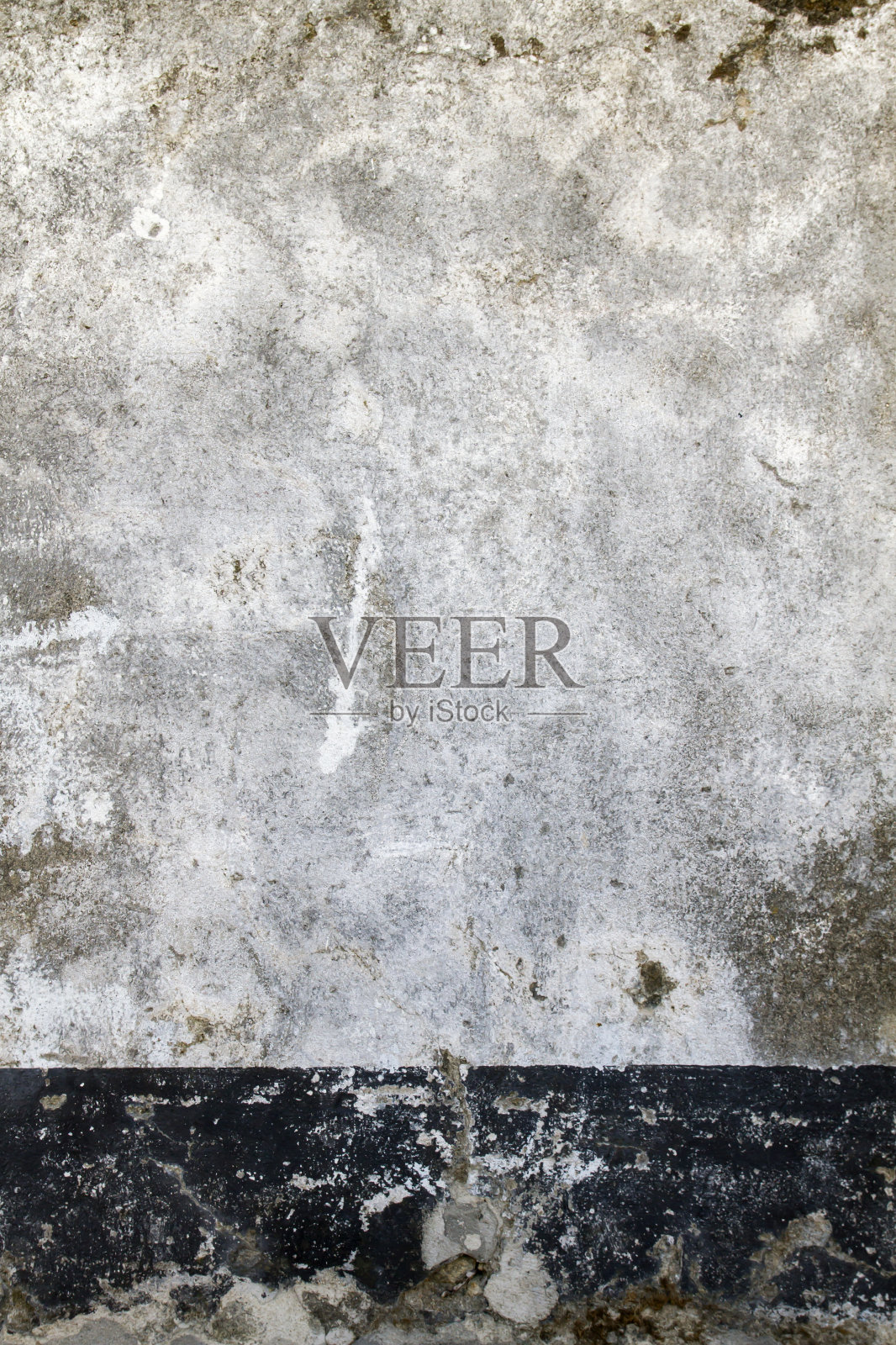 旧的白色墙壁和黑色踢脚板照片摄影图片