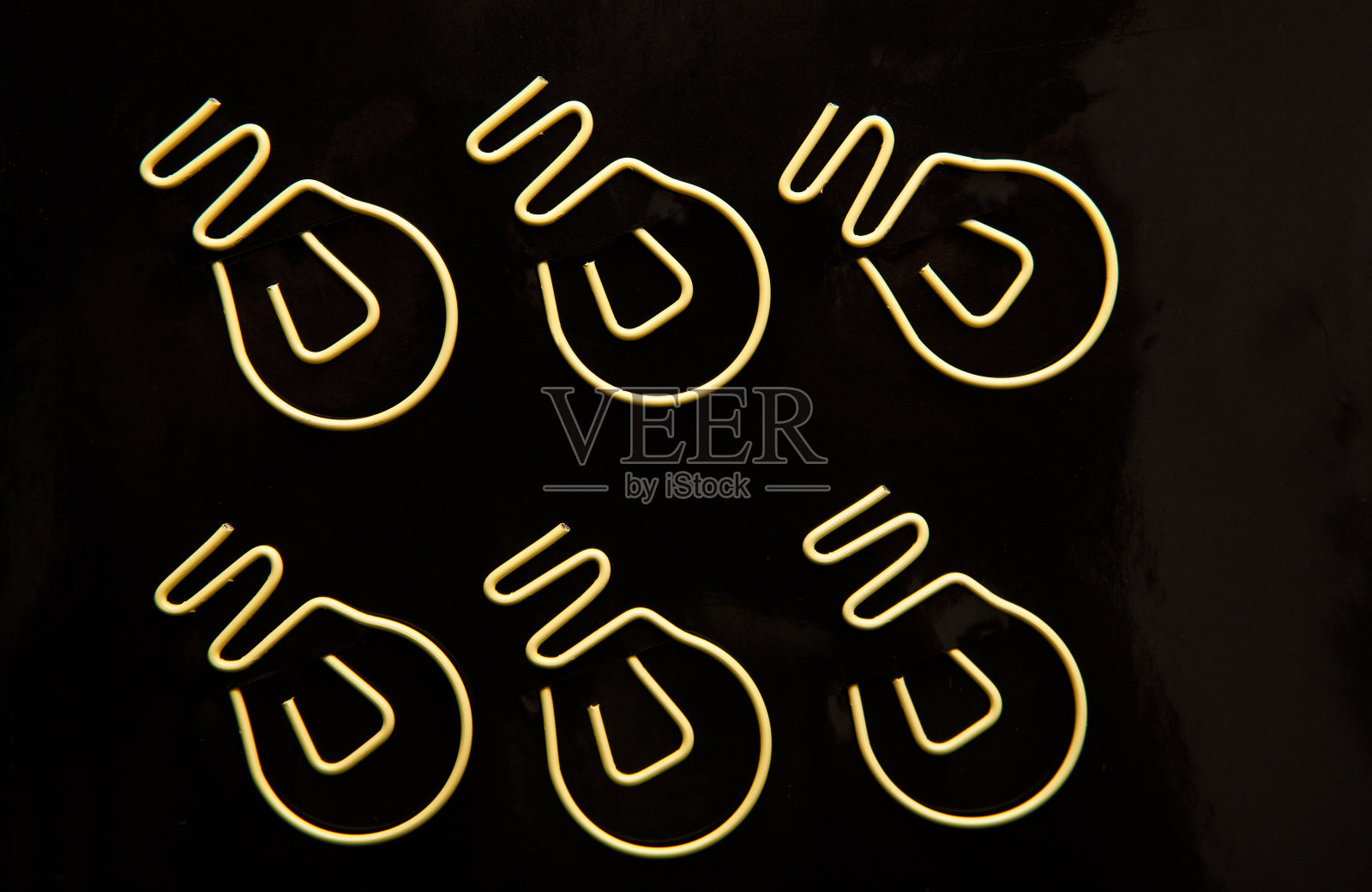 灯泡符号的暗背景图像照片摄影图片