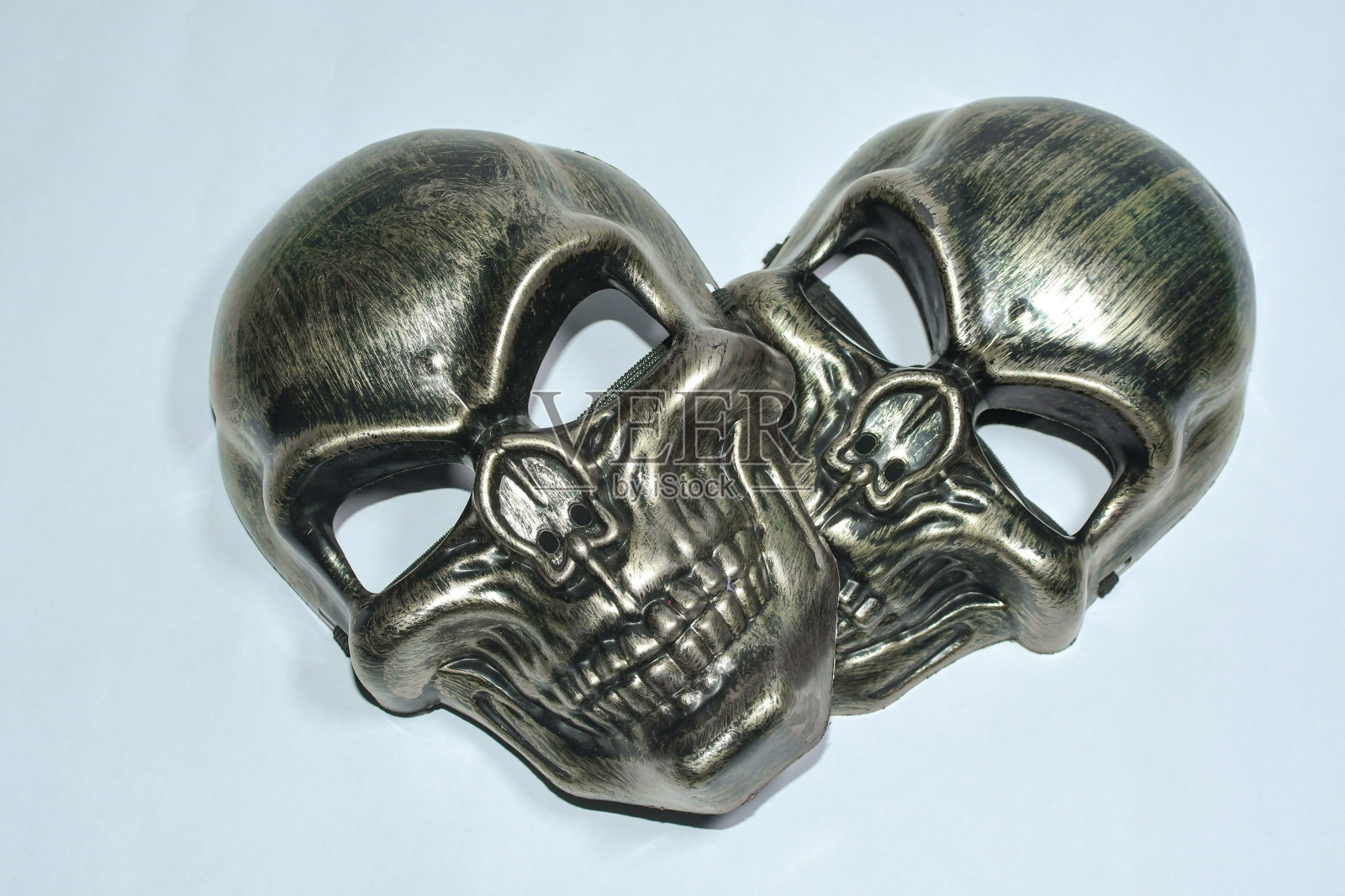 两个娱乐用金属面罩。照片摄影图片