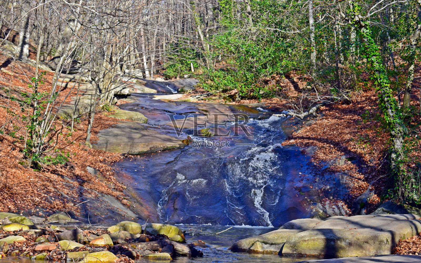 圣达菲水库在加泰罗尼亚巴塞罗那埃尔蒙特塞尼照片摄影图片