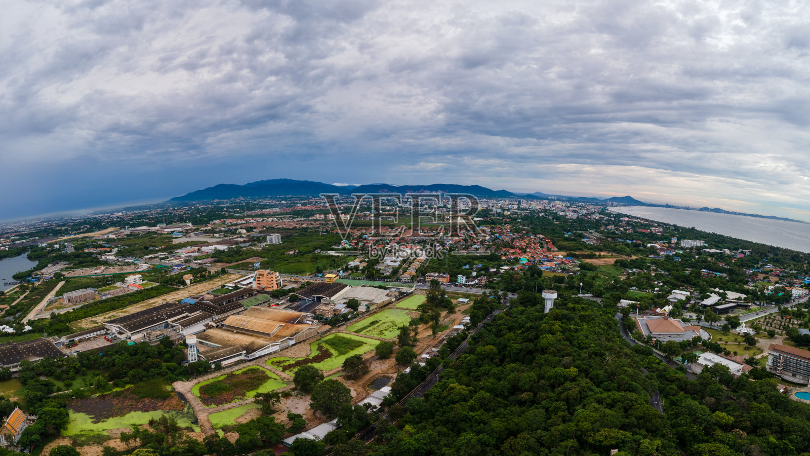 泰国春武里Khao Sam Muk和Bang Saen海滩的Ariel视图照片摄影图片