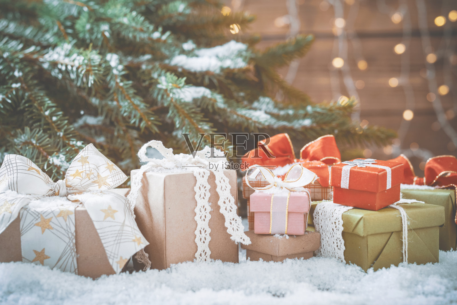 圣诞树和圣诞装饰品照片摄影图片