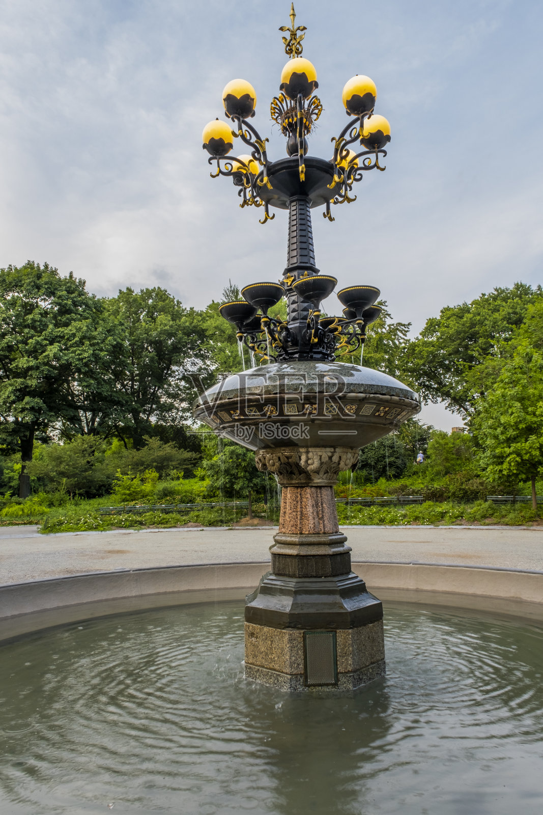 公园里的喷泉照片摄影图片