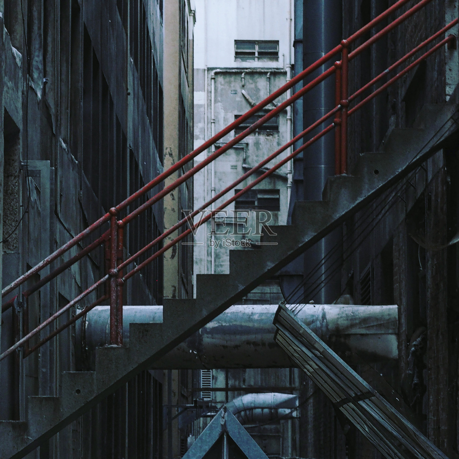 建筑物之间的楼梯照片摄影图片