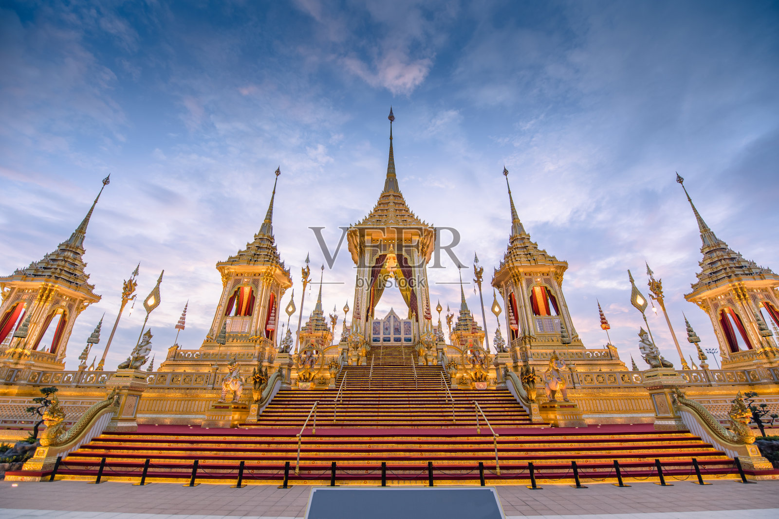 皇家火葬场复制品国王普密蓬阿杜德(Pra May Ru Maat)在萨南琅皇家葬礼火葬仪式泰国曼谷。照片摄影图片