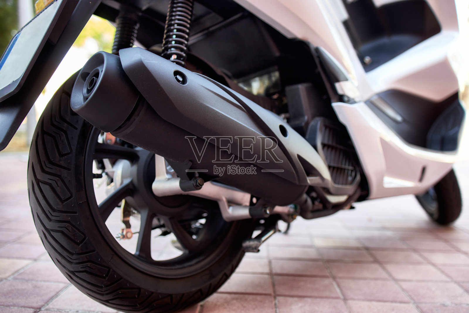 摩托车排气管的特写细节。照片摄影图片