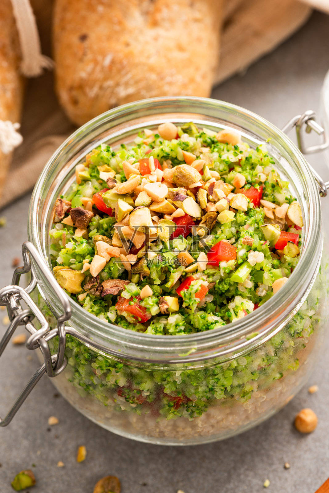 自带午餐，罐装沙拉照片摄影图片