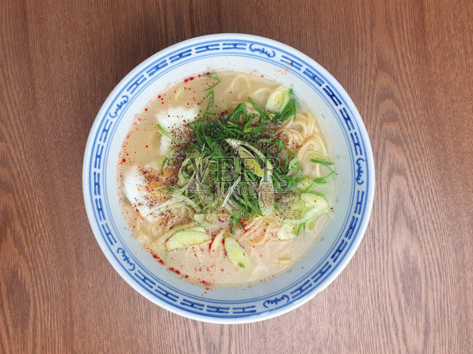 一碗大葱味噌拉面照片摄影图片