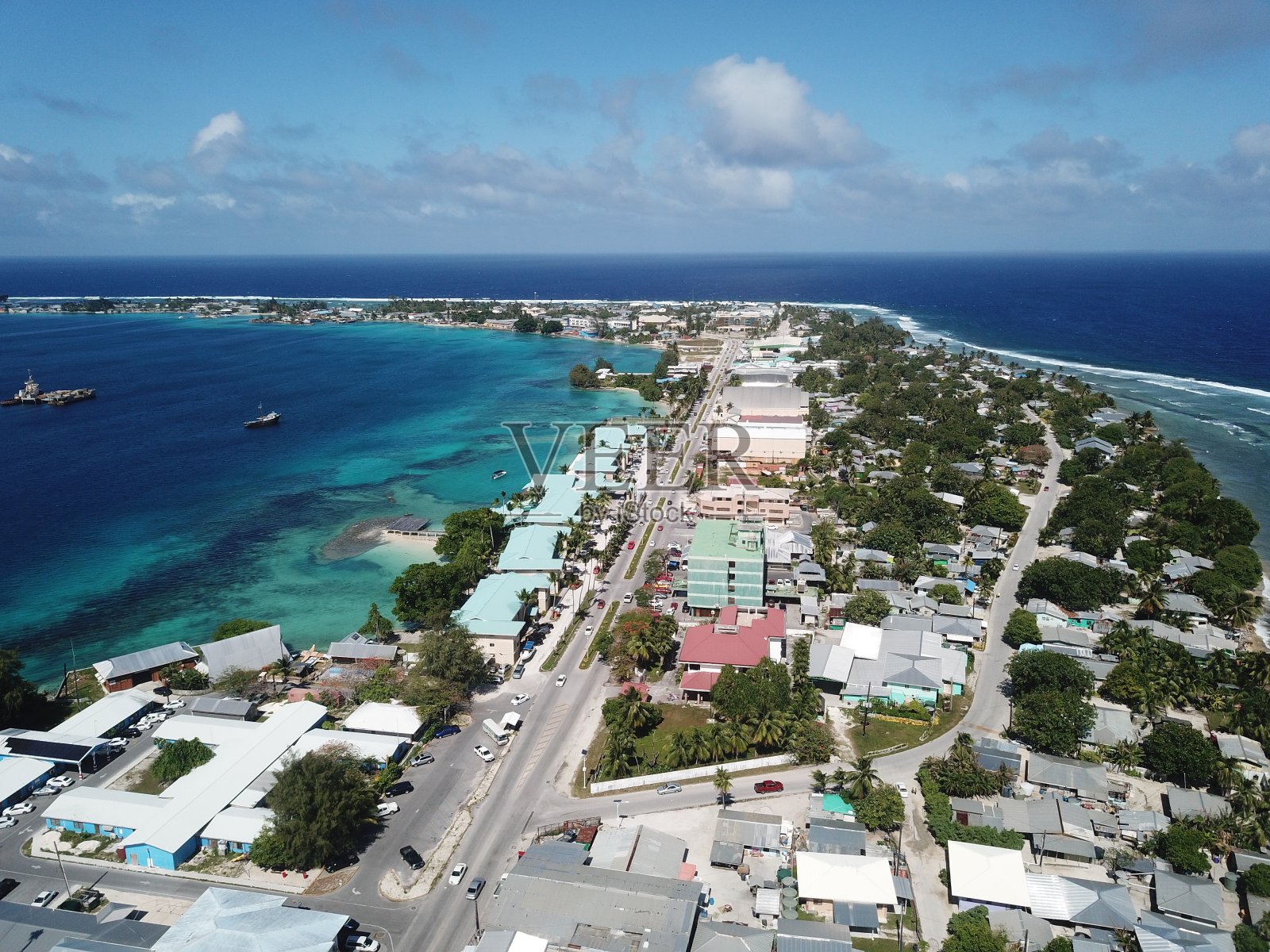 马绍尔群岛的马朱罗环礁和马朱罗镇照片摄影图片