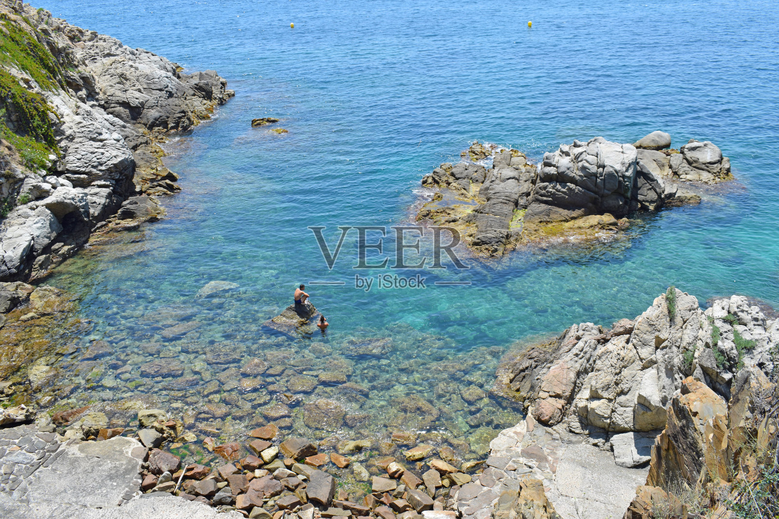 在马的左边，科斯塔布拉瓦加泰罗尼亚照片摄影图片