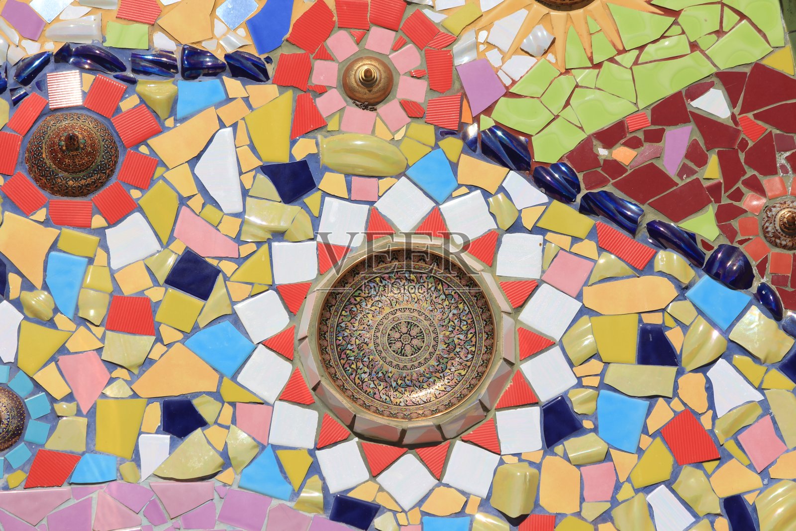 寺庙墙上的彩色瓷砖照片摄影图片