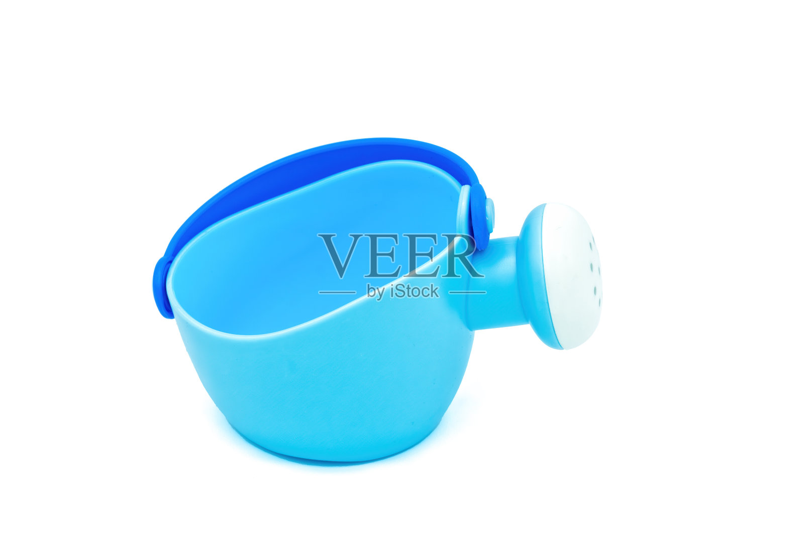 沙滩玩具:白色背景上的迷你蓝色喷壶照片摄影图片