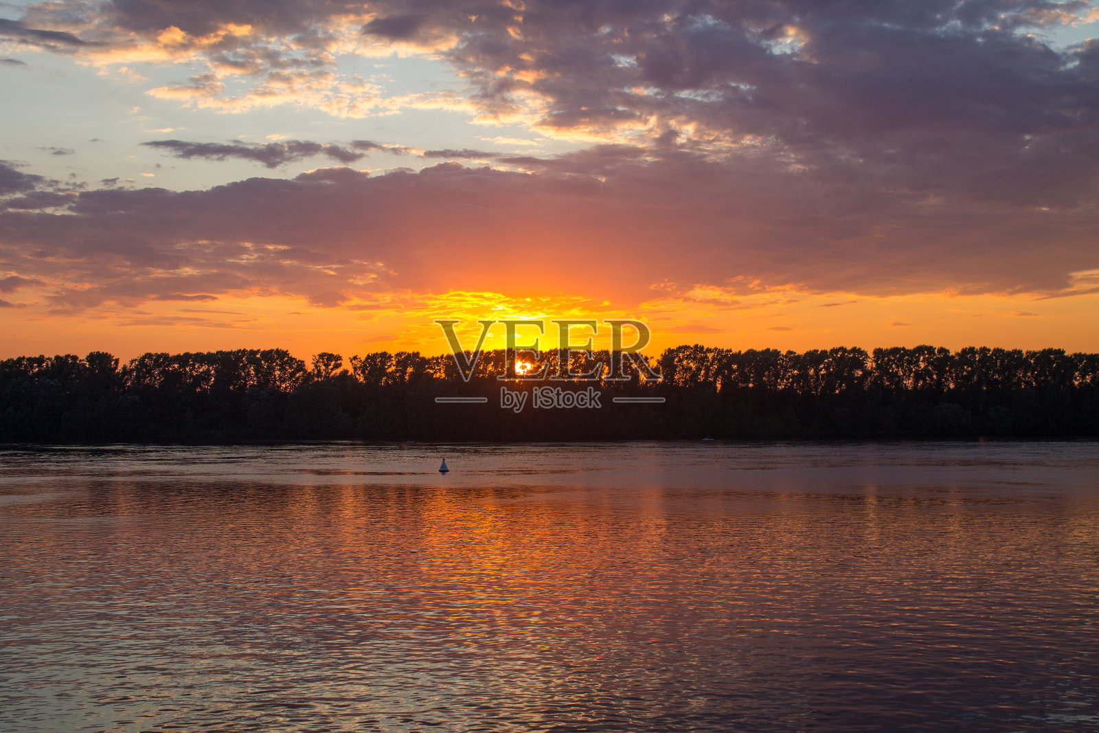 伏尔加河上的日落照片摄影图片