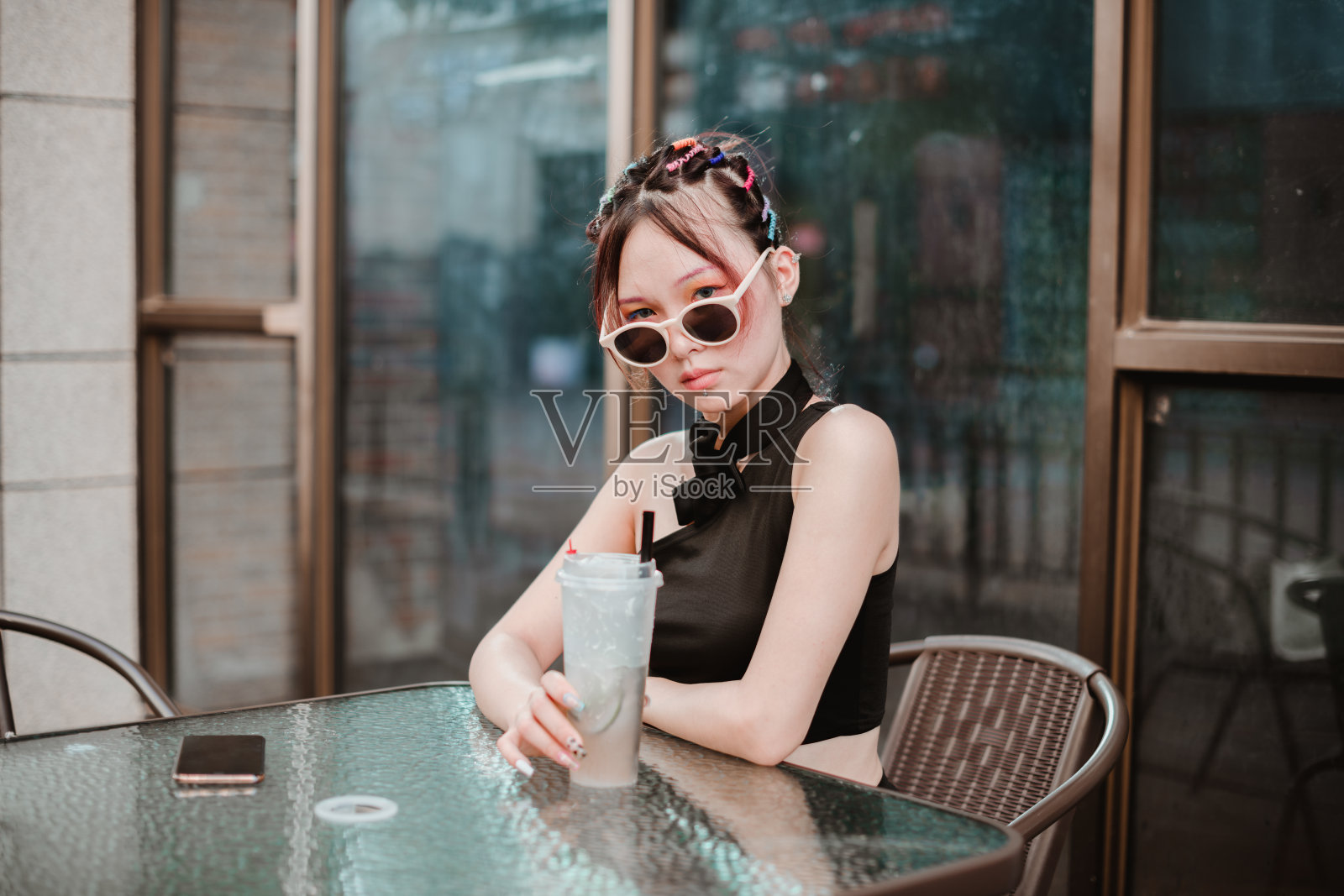 时尚的女孩照片摄影图片