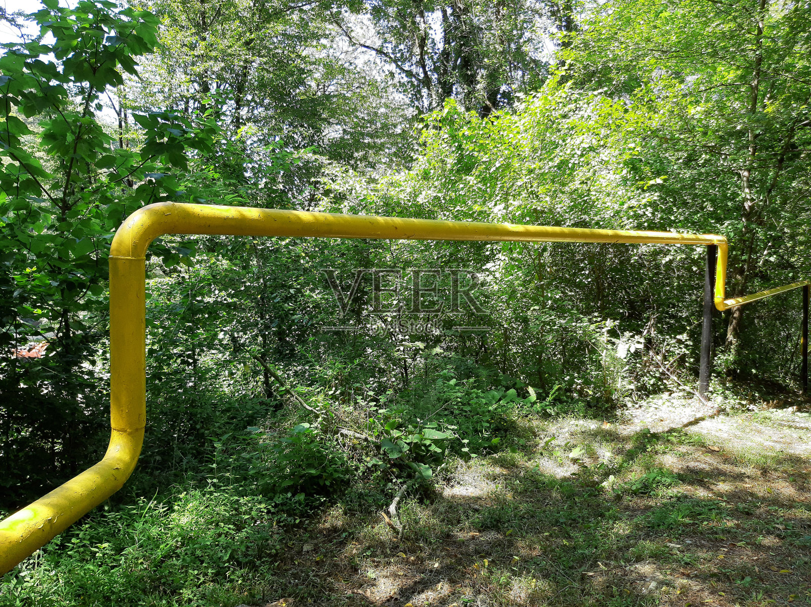 厚的金属管道照片摄影图片