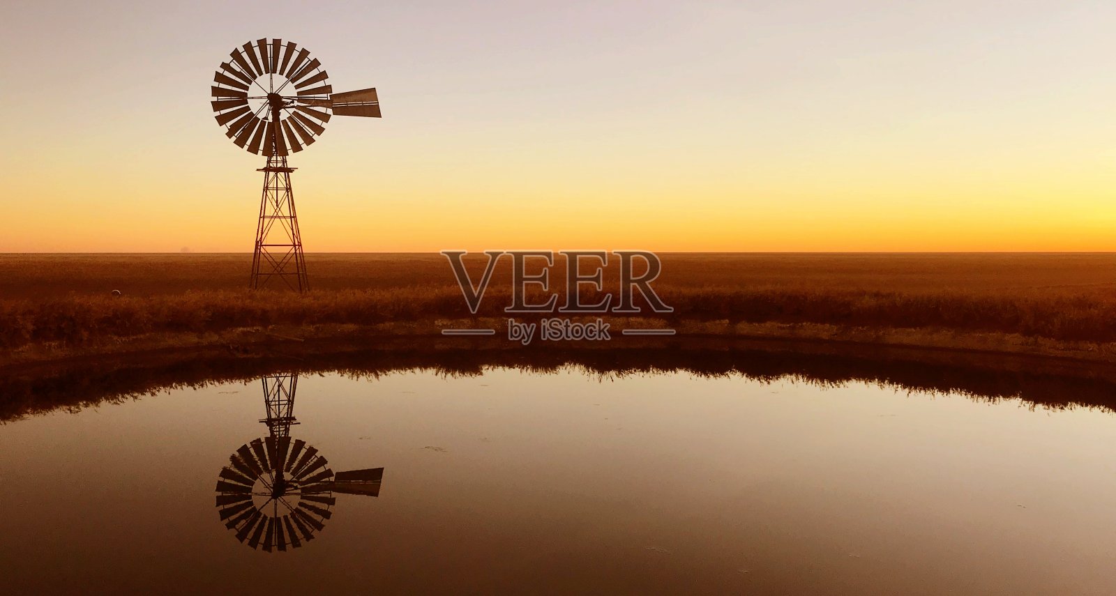 风车在火鸡的巢上照片摄影图片