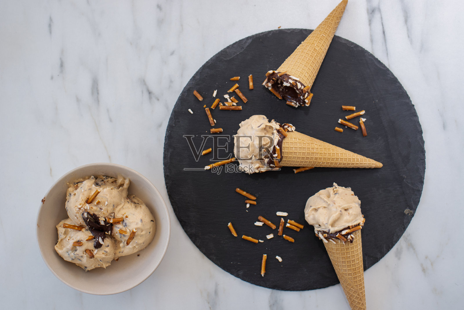 花生酱巧克力冰淇淋照片摄影图片