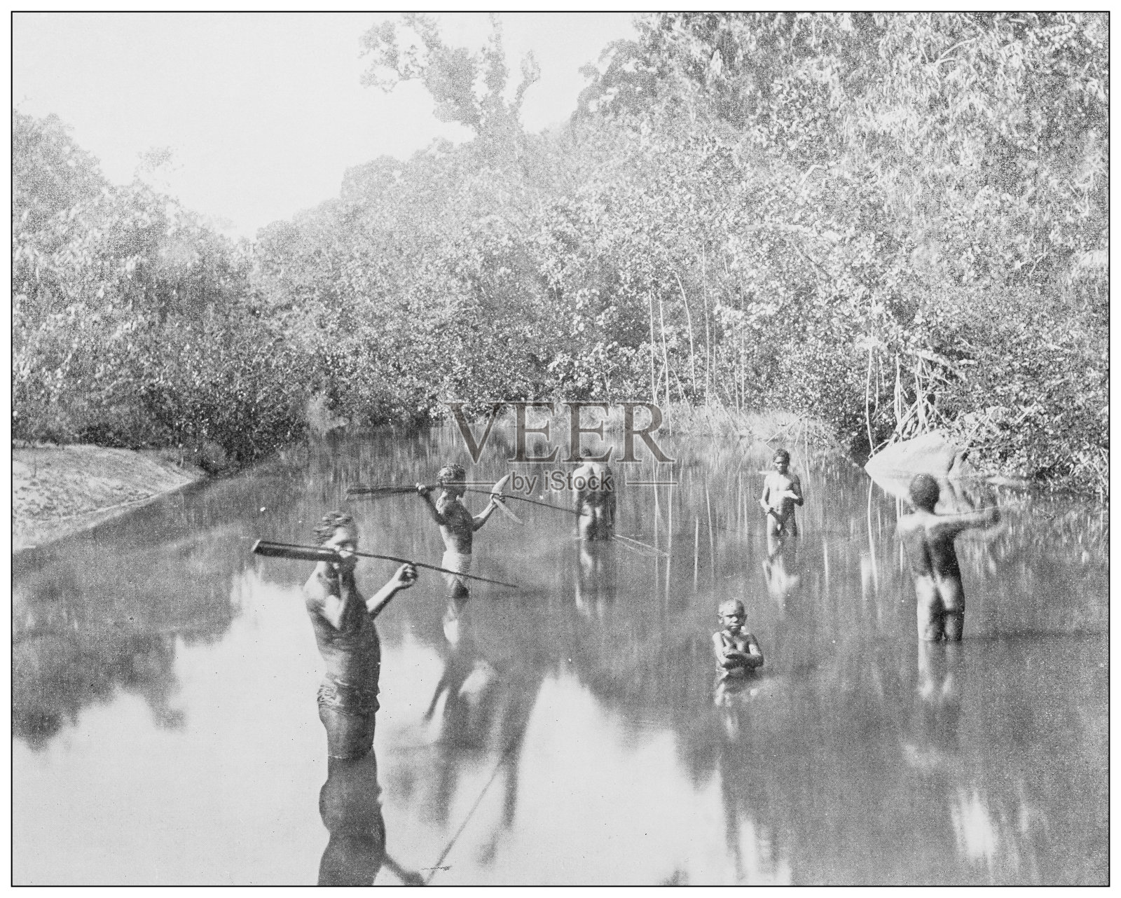 古董黑白照片:非洲土著捕鱼照片摄影图片