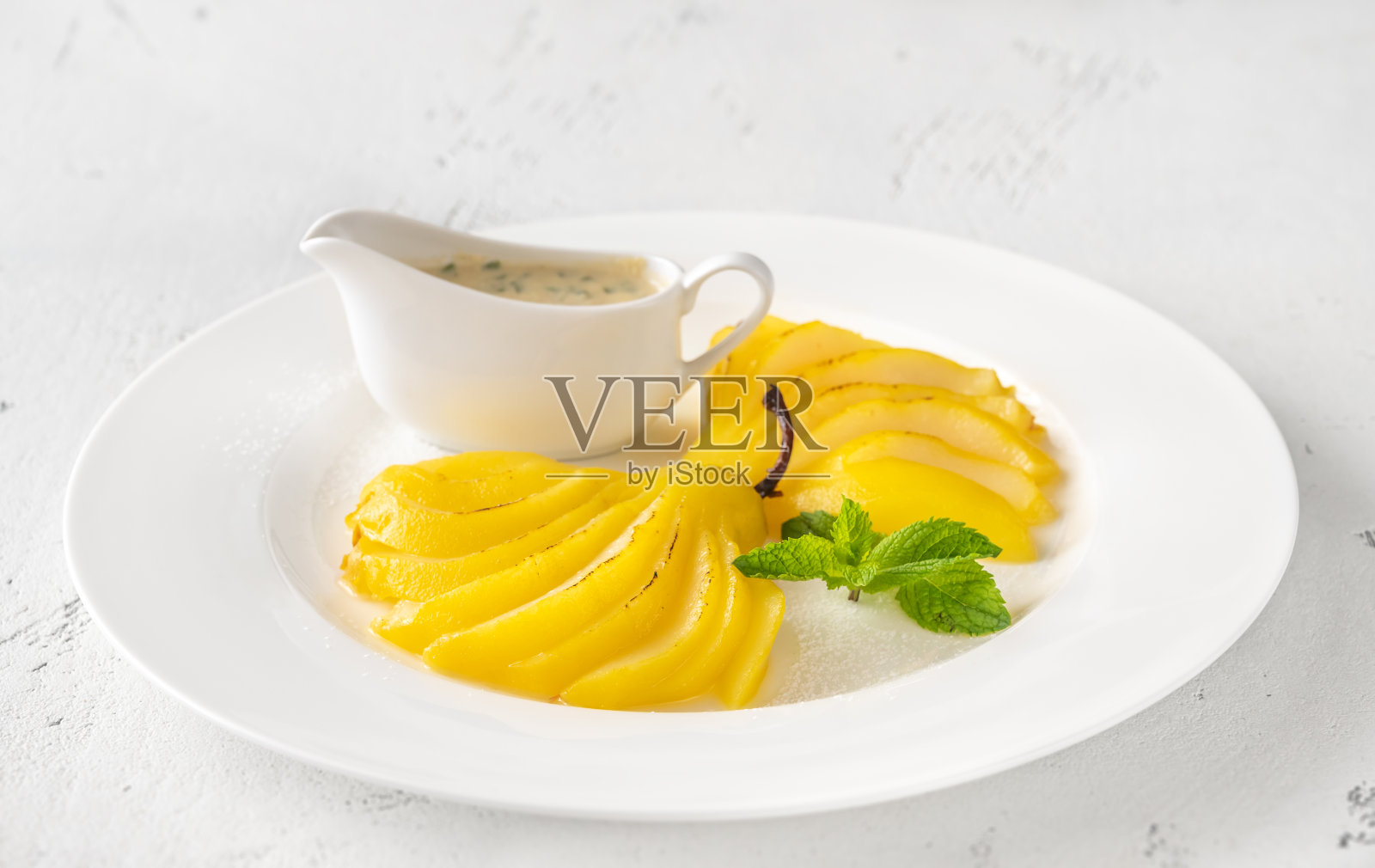 藏红花水煮梨照片摄影图片