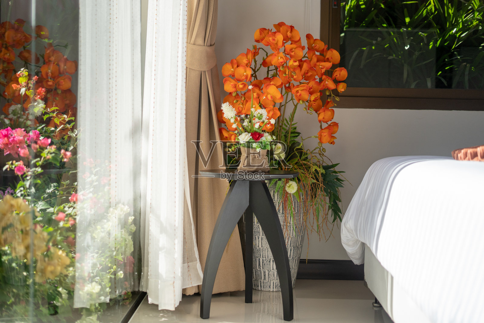 住宅、住宅、公寓、别墅的室内设计都以花为特色照片摄影图片