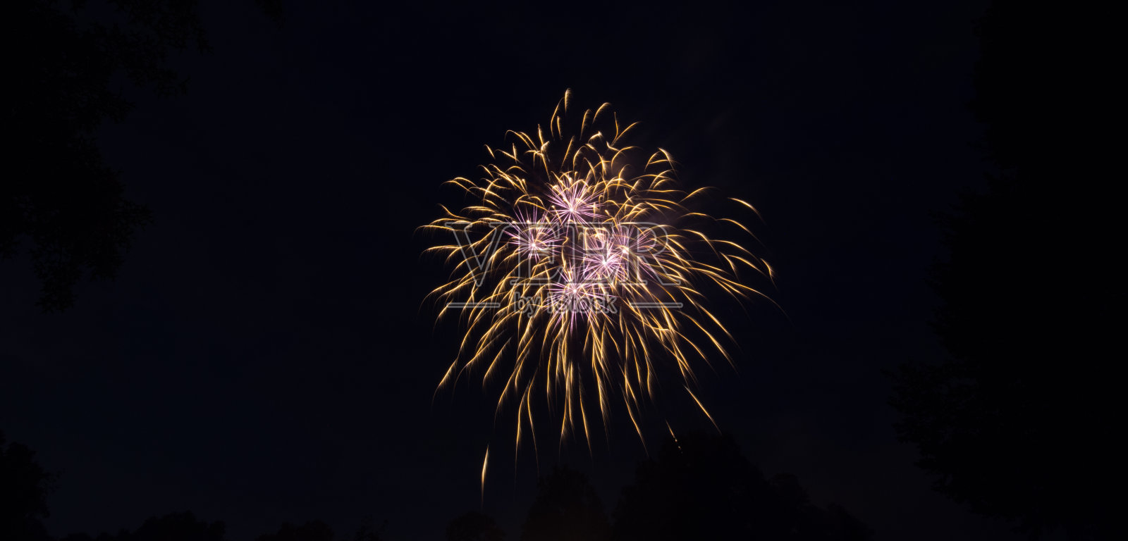 黄色和粉色的烟花照片摄影图片