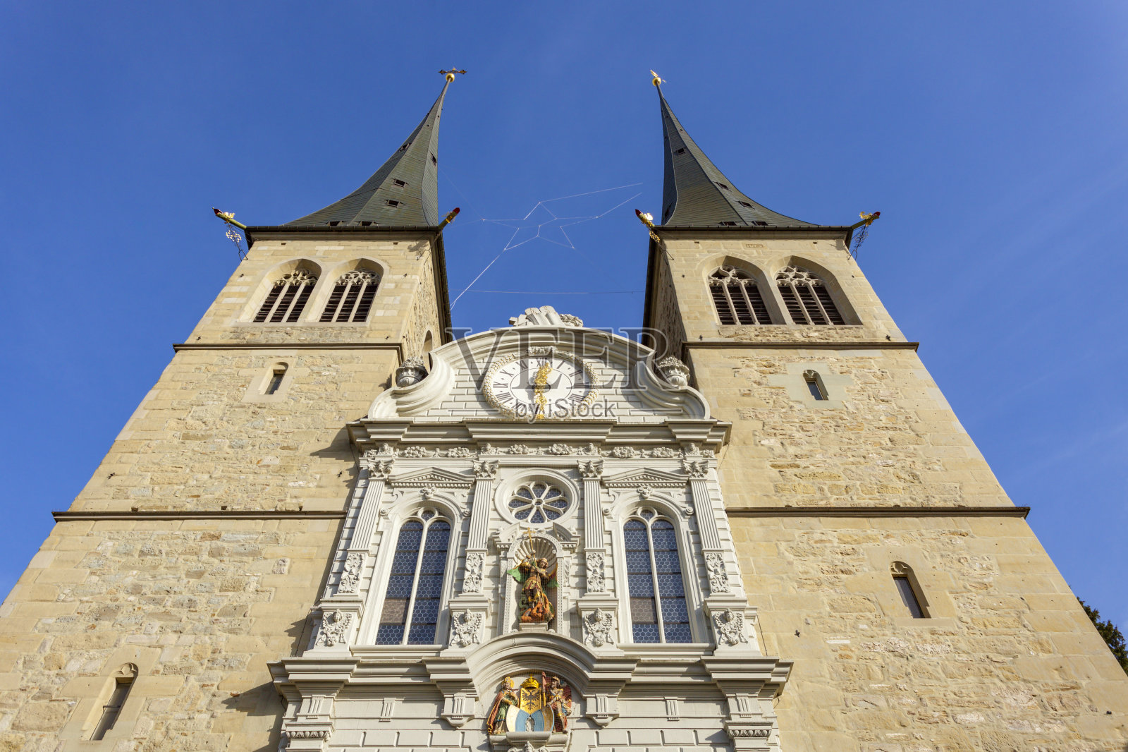 卢塞恩的圣莱奥德加尔教堂照片摄影图片