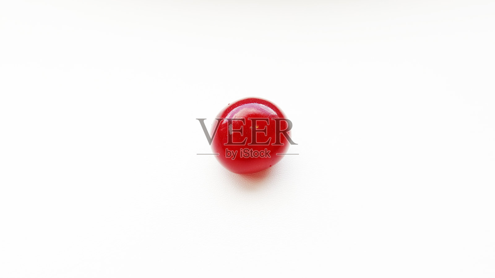 白色背景上的勃艮第樱桃照片摄影图片