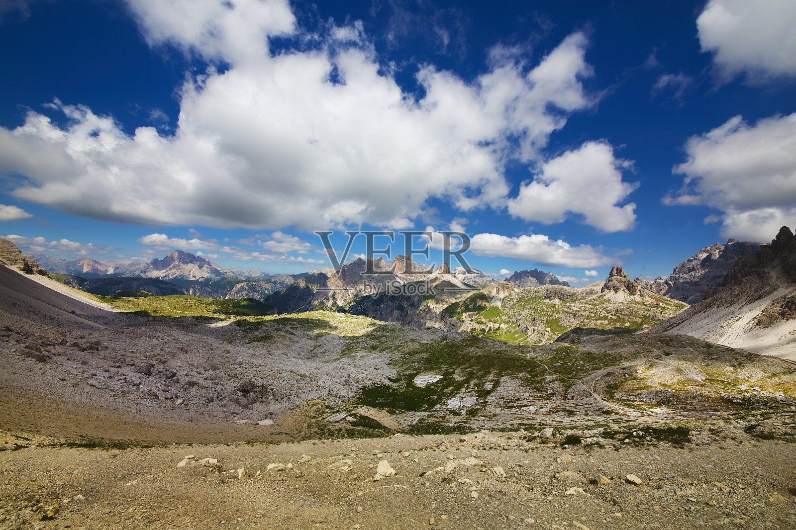 附近的山脉“在拉瓦雷多的雷·齐南”，意大利的多洛米人照片摄影图片