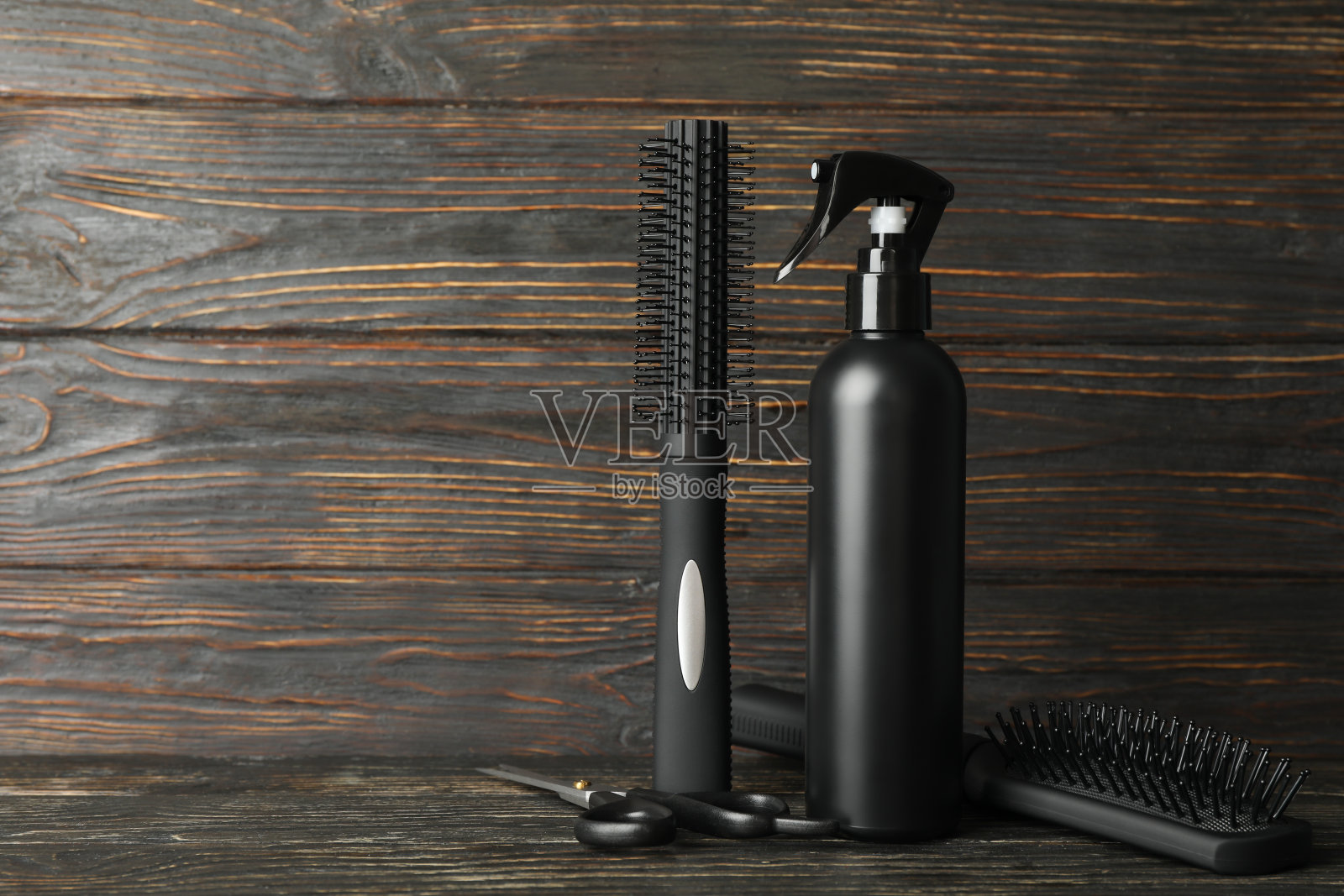 用发型师饰品组成的木桌，文字空间照片摄影图片