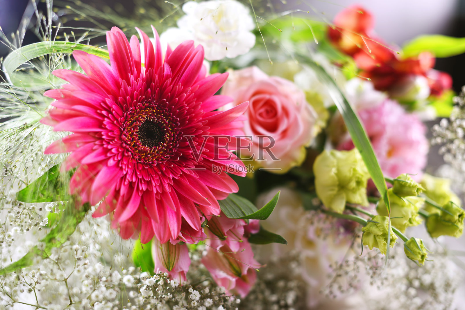 一束新鲜的鲜花组成照片摄影图片