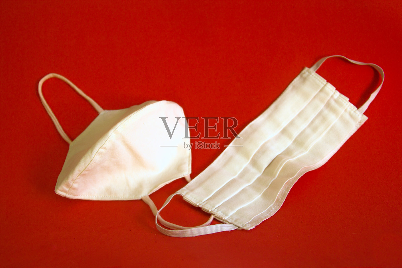 两种diy病毒防护口罩照片摄影图片