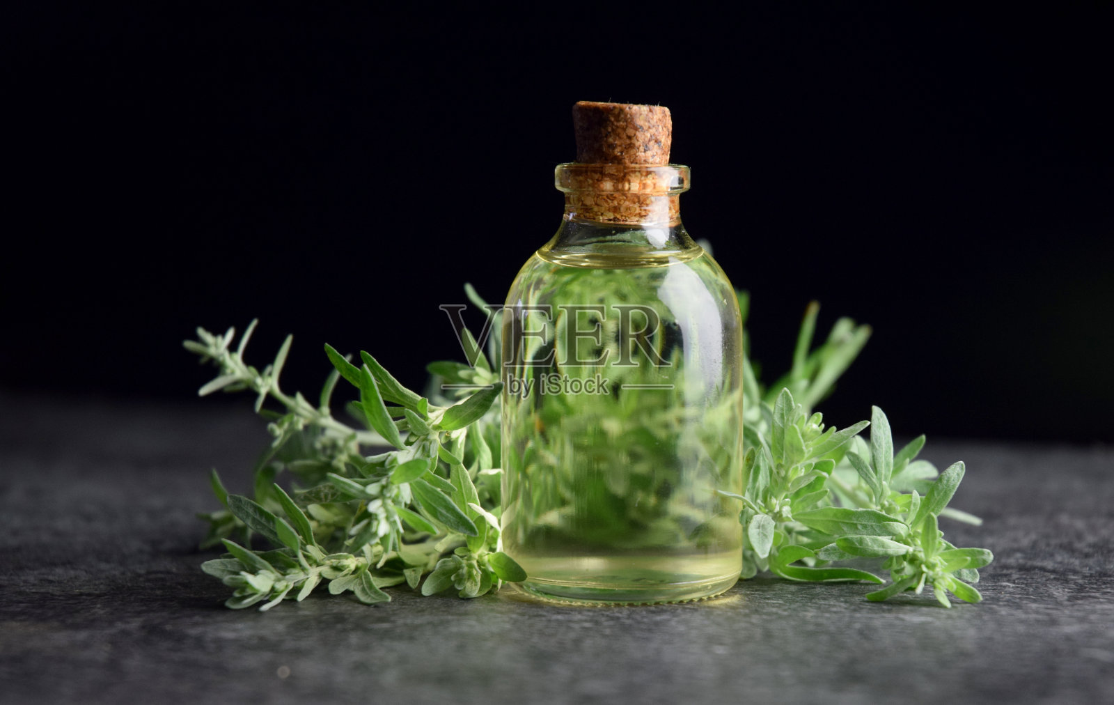 苦艾酒天然油照片摄影图片