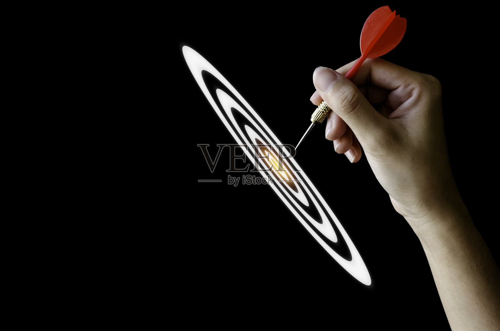 成功目标瞄准业务概念。商人指向商业目标的箭头，瞄准商业概念。照片摄影图片