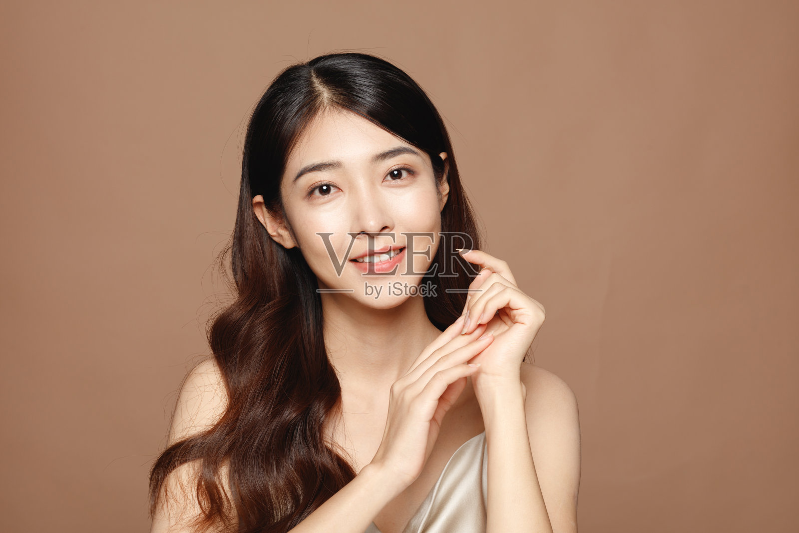 年轻亚洲女人的美丽肖像照片摄影图片