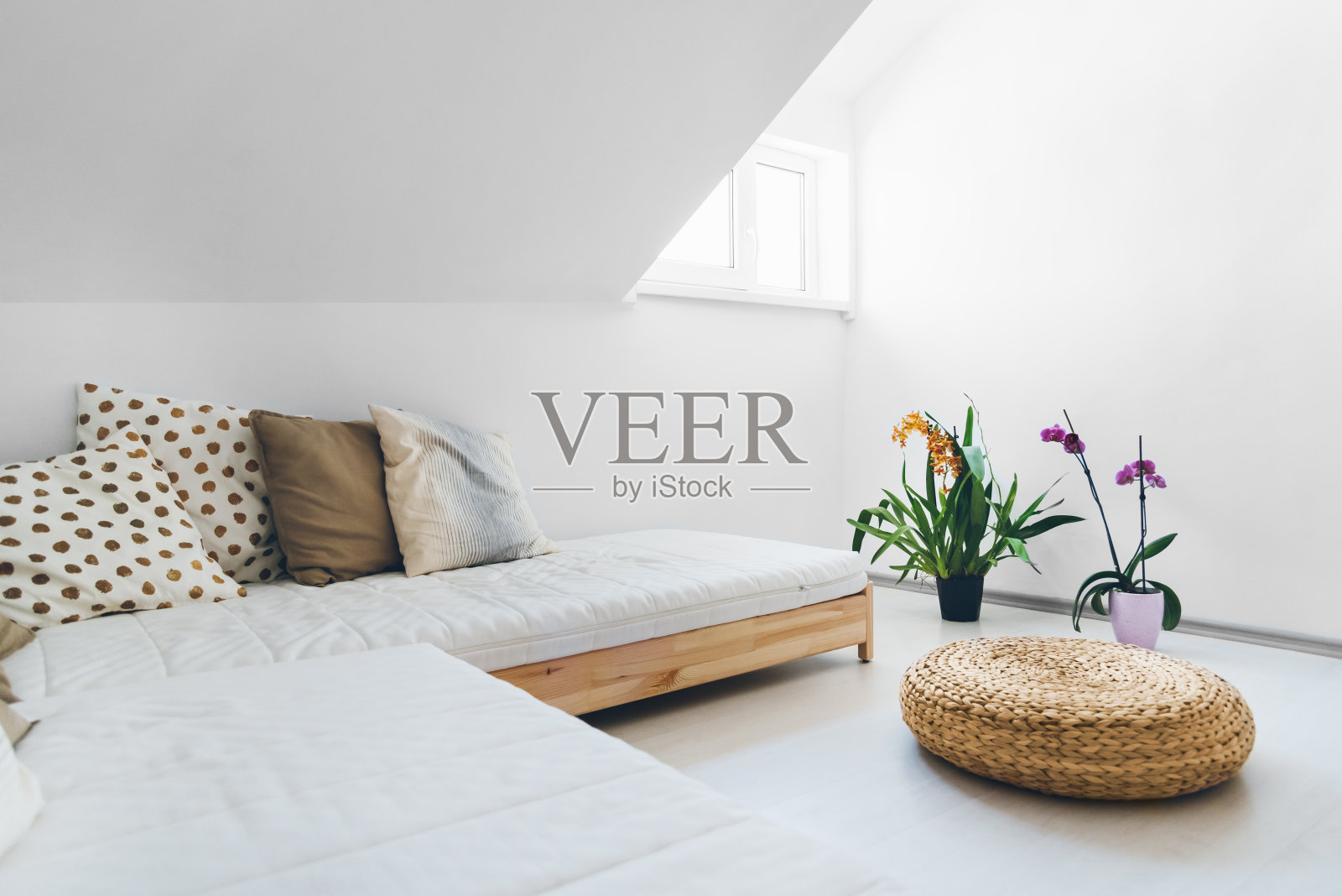 阁楼的卧室照片摄影图片