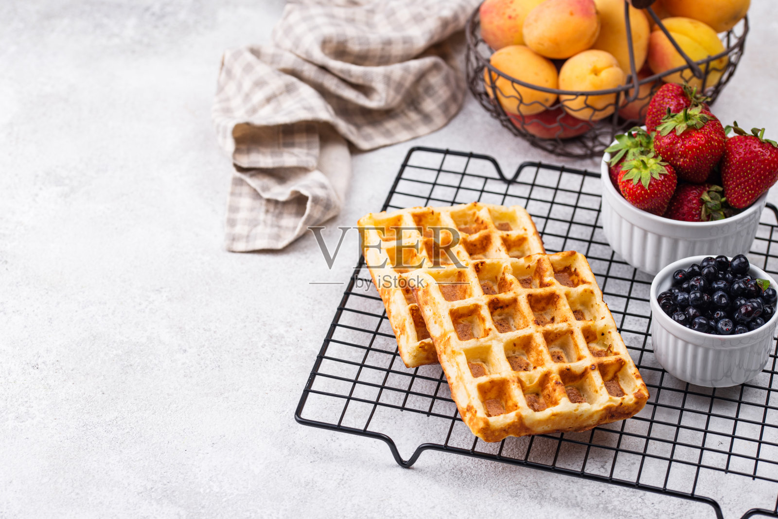 浆果和水果华夫饼照片摄影图片