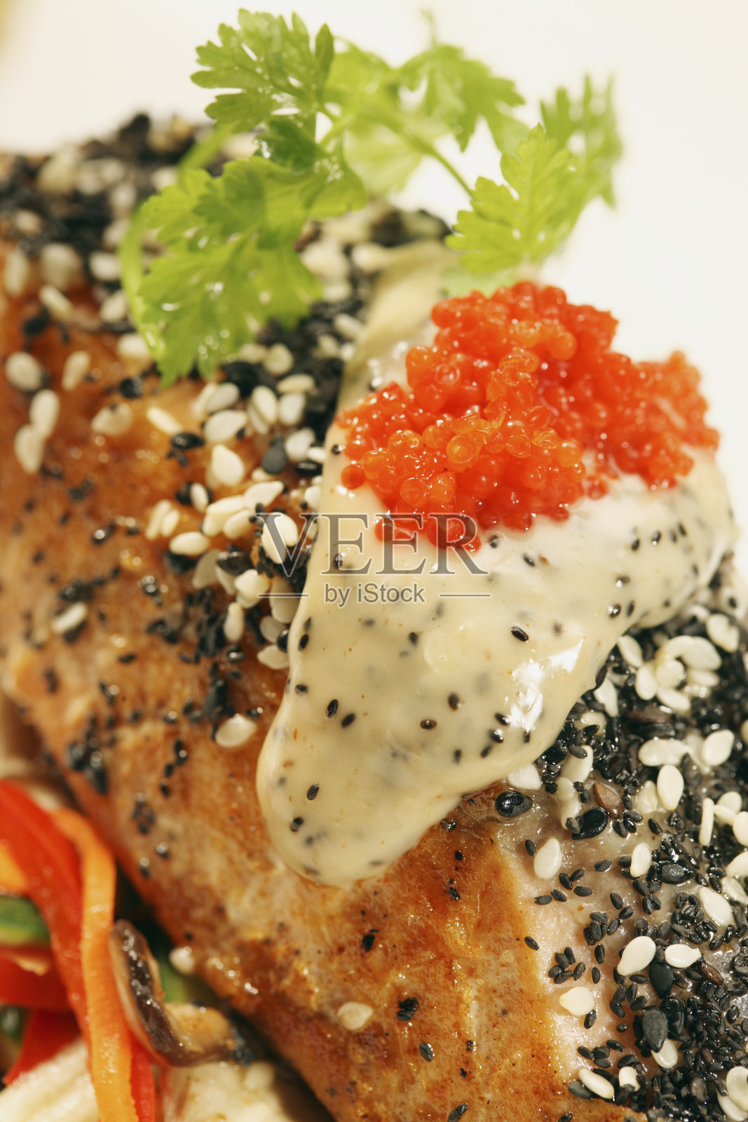 芝麻大马哈鱼照片摄影图片