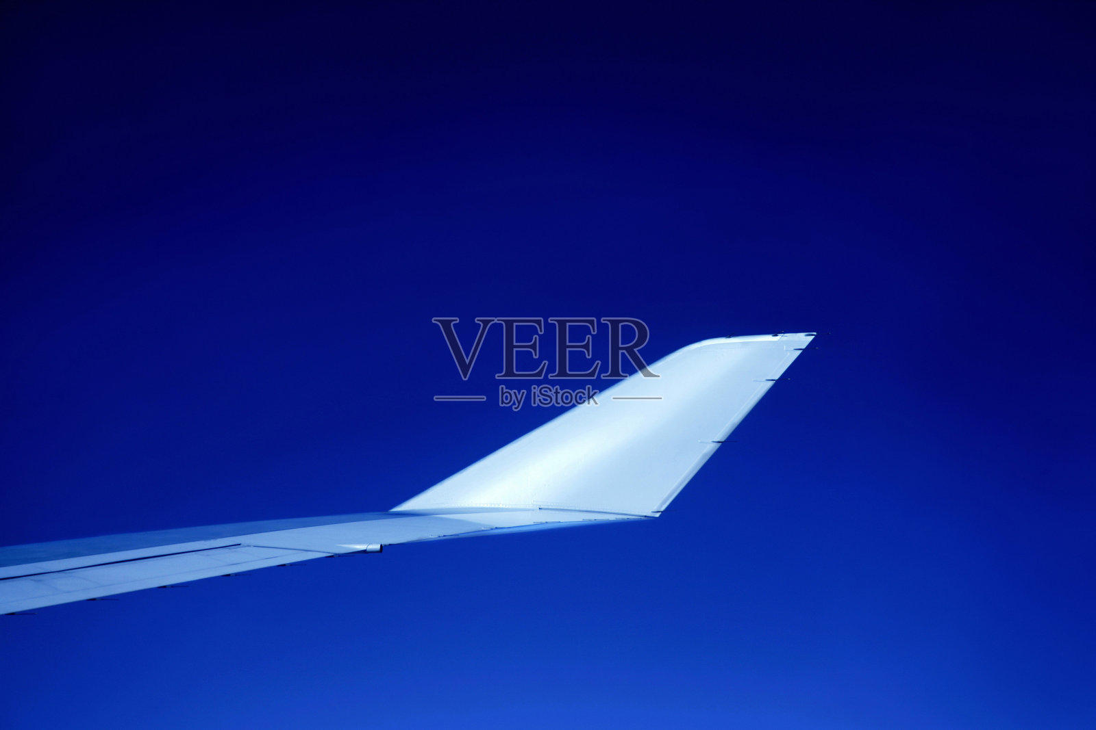 飞机的机翼照片摄影图片