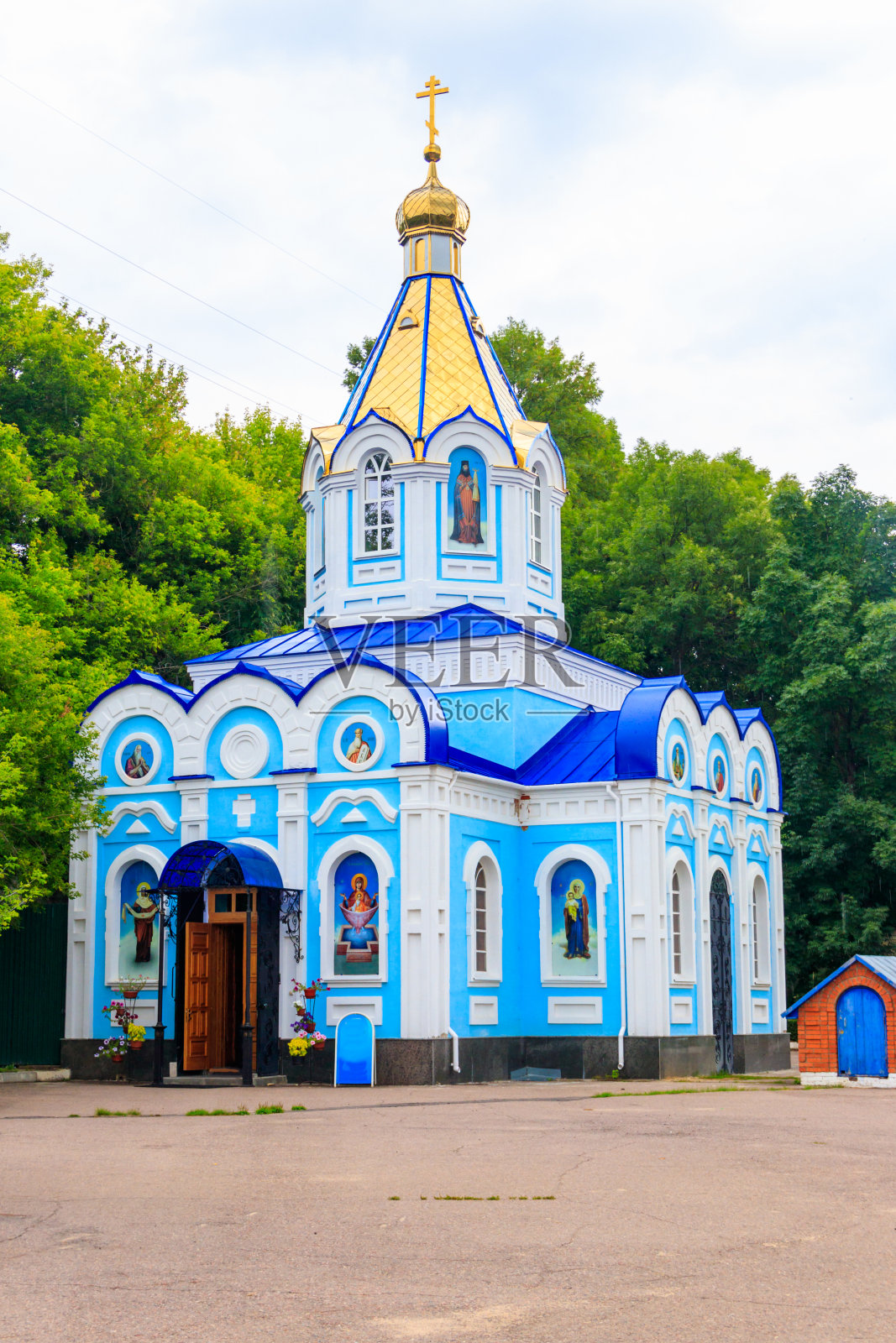 在俄罗斯扎东斯克的圣母诞生修道院，教堂以圣母圣像“赐予生命的春天”的名字命名照片摄影图片