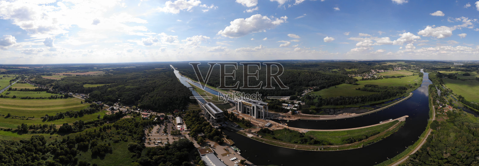 勃兰登堡奥德-哈维尔运河上尼德菲诺船升降机的鸟瞰图。照片摄影图片