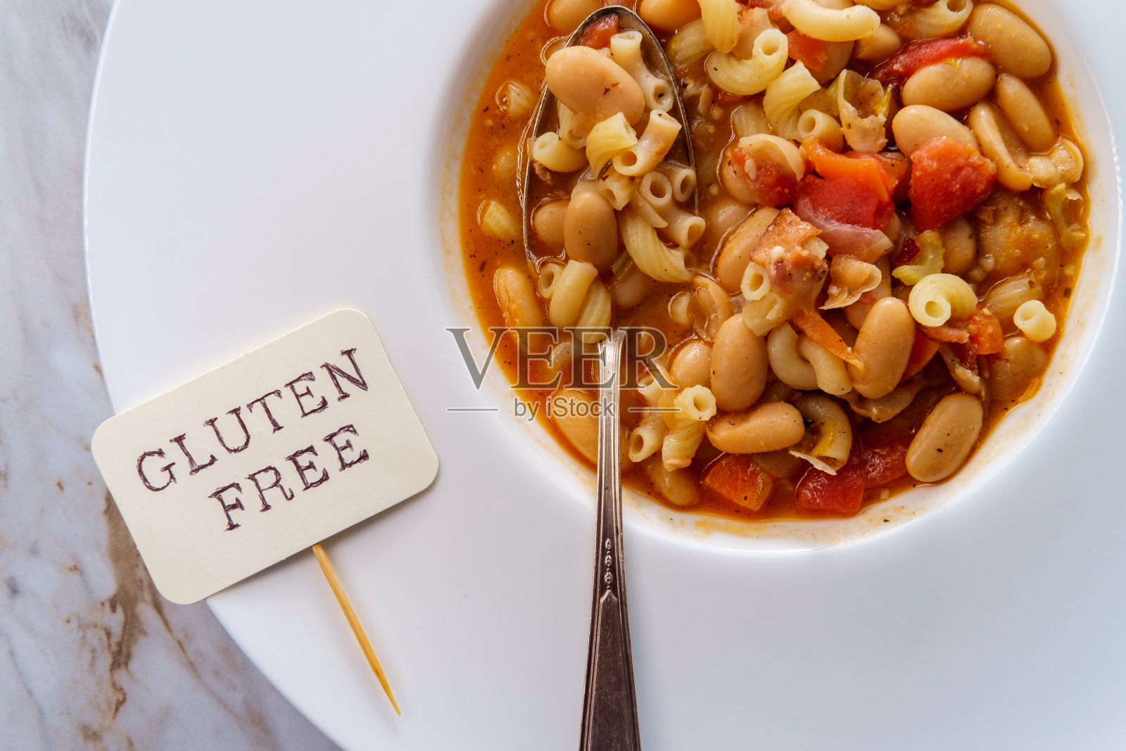 意大利面和豆子汤照片摄影图片