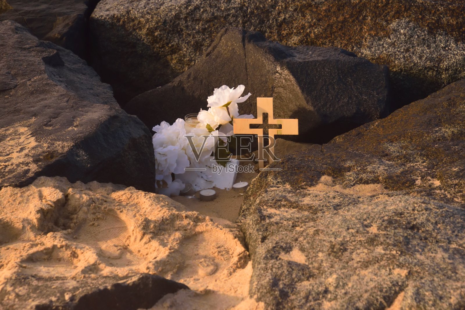 码头上的海滨纪念碑照片摄影图片