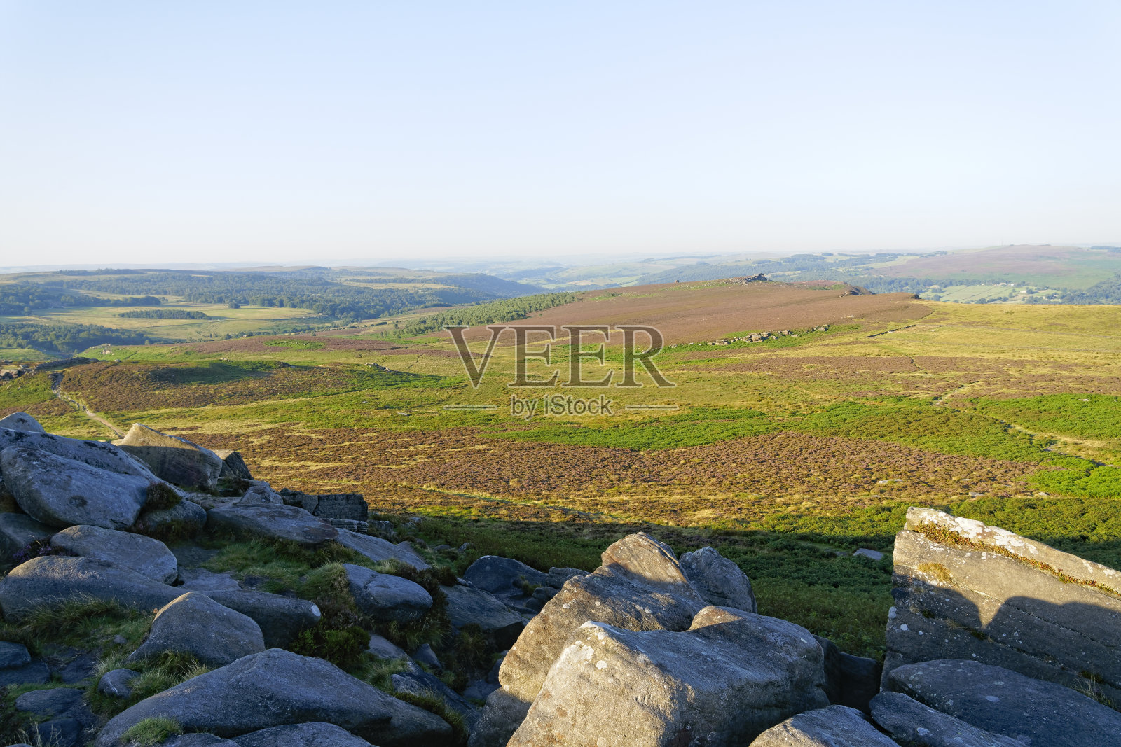 从希格尔山的山坡到雾蒙蒙的哈瑟塞奇沼泽照片摄影图片