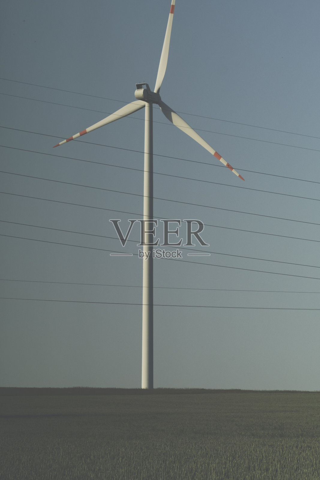 单独的风力涡轮机照片摄影图片