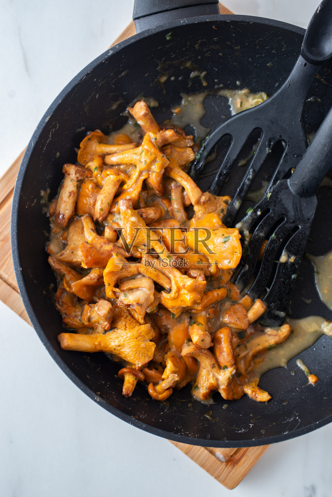 炒蘑菇照片摄影图片