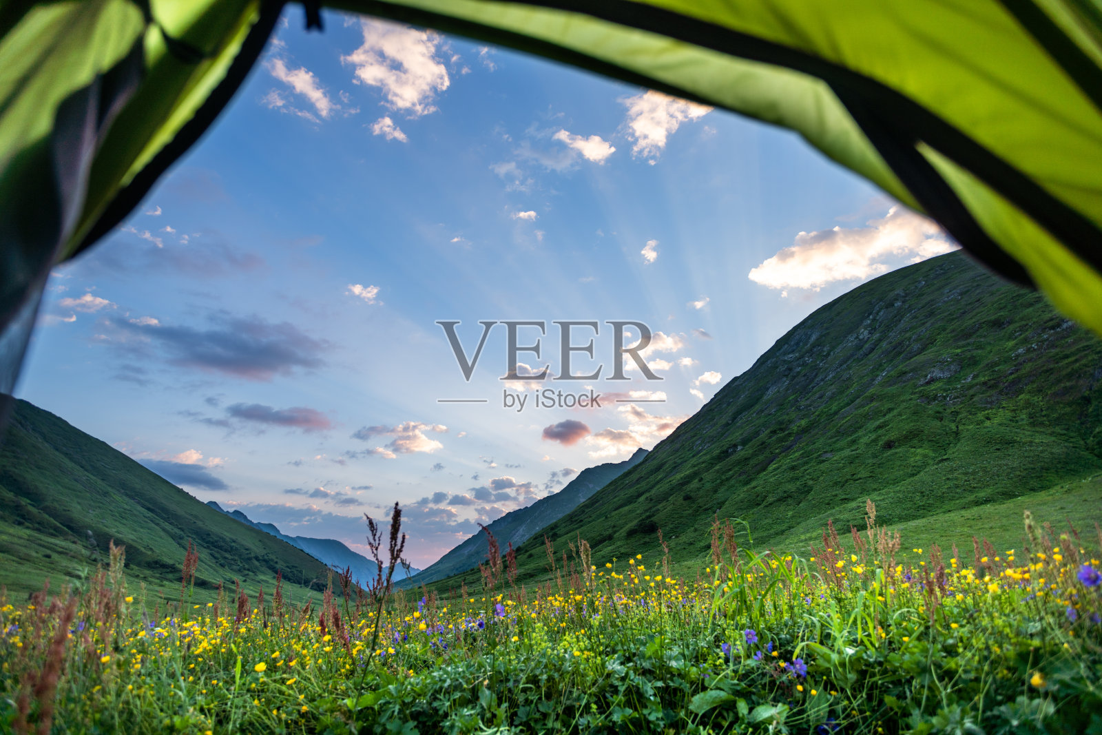 从帐篷看日落照片摄影图片