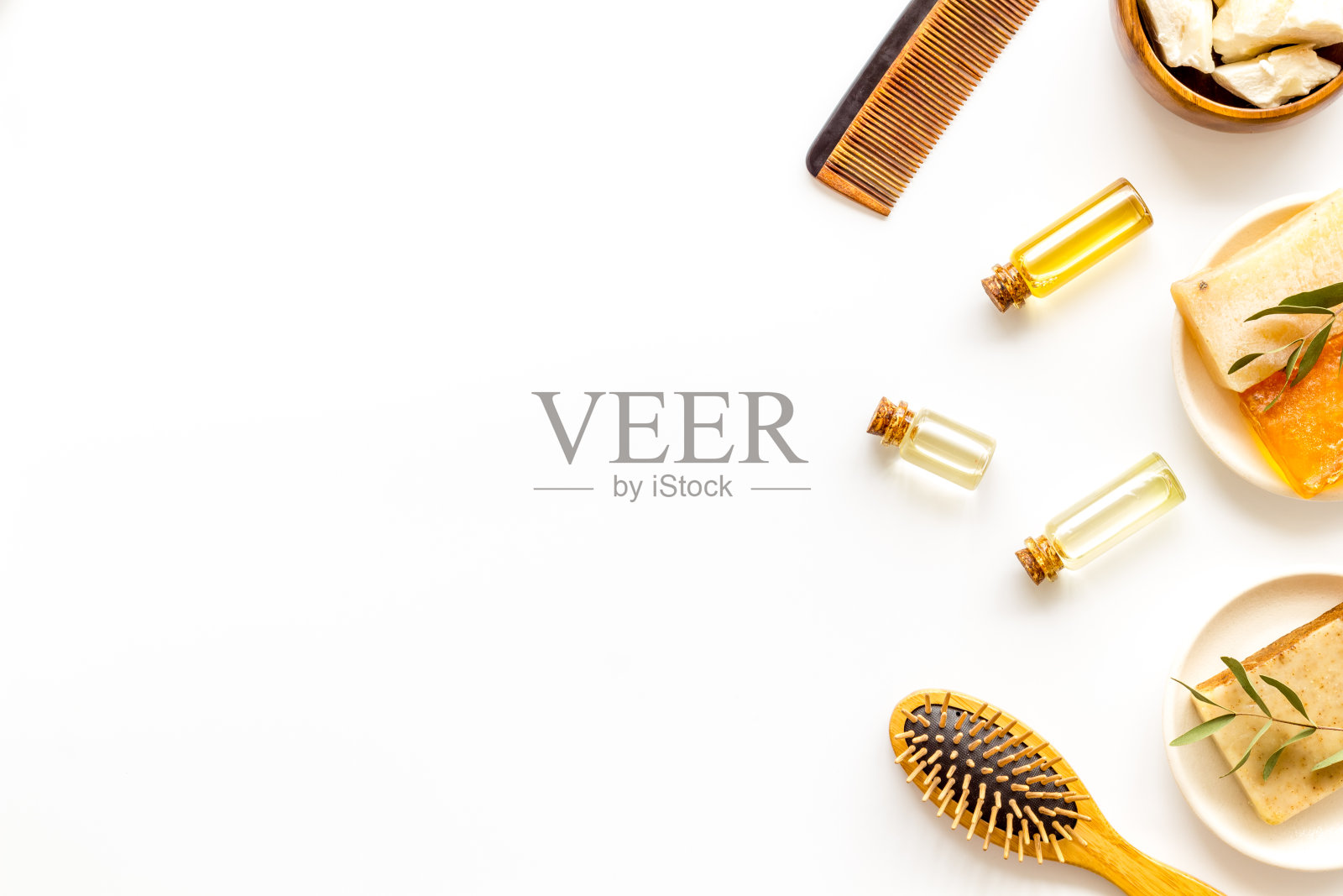 用可可脂和草药油护理头发和面部的天然化妆品照片摄影图片