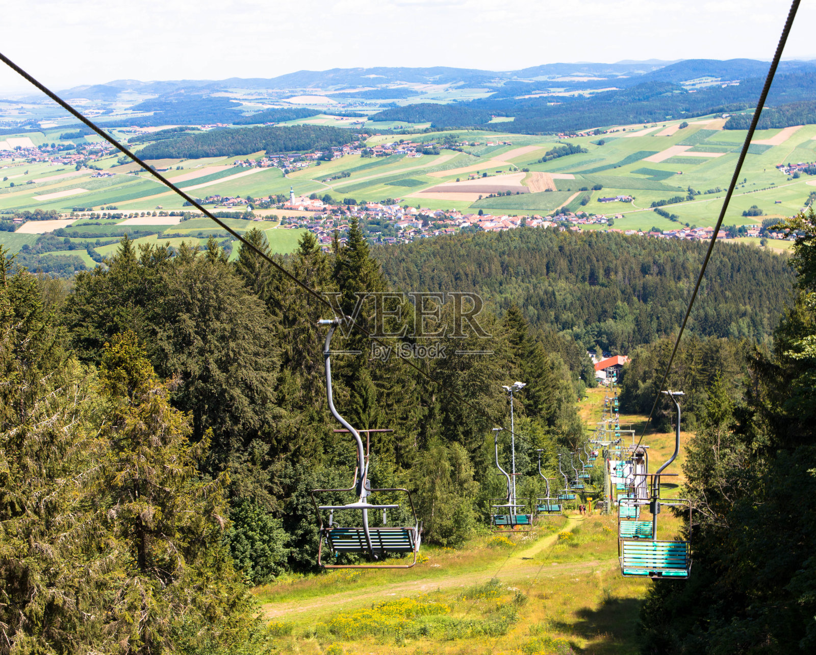 乘坐升降机观赏巴伐利亚森林自然公园霍亨伯根山的美景照片摄影图片