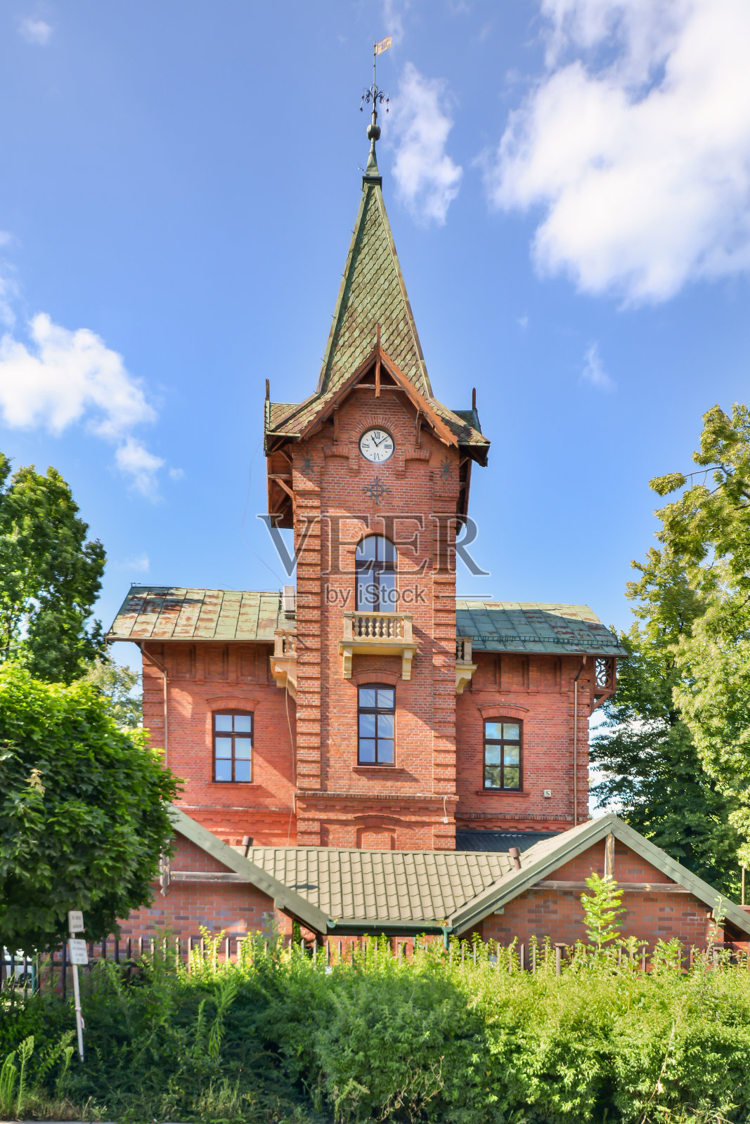 波兰罗兹市中心修复的历史建筑。照片摄影图片