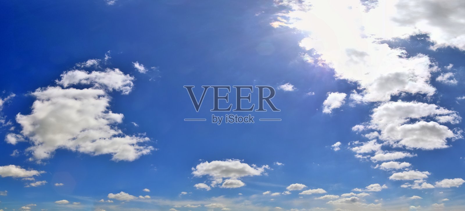 令人惊叹的彩色天空全景图显示美丽的云形成在高分辨率照片摄影图片